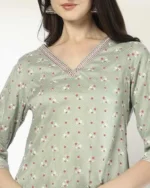 Women Floral Print Straight Kurta - Image 2